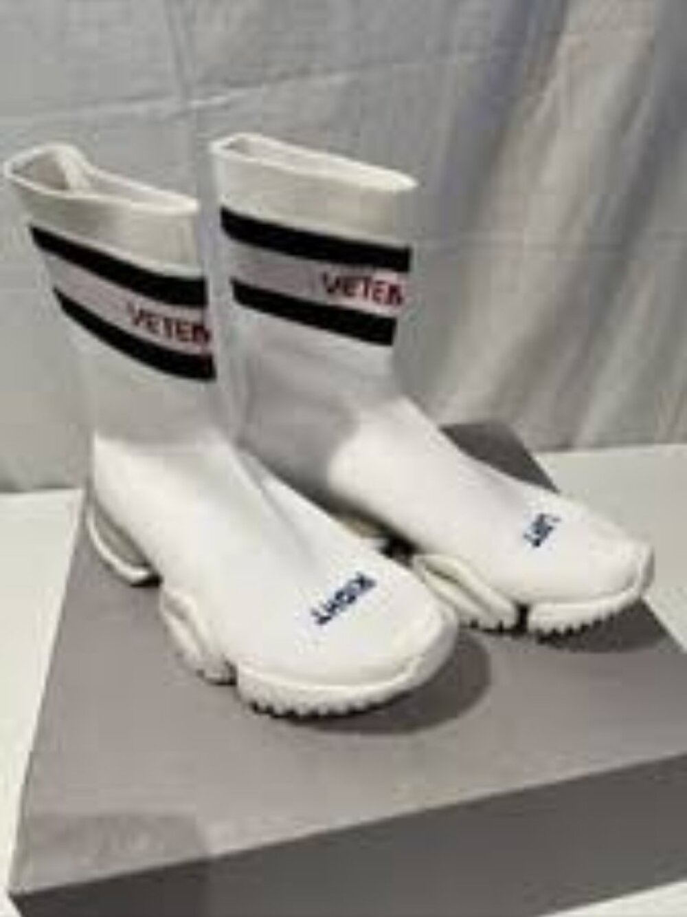 20-NIB VETEMENTS X REEBOK SOCK SNEAKERS- DUST BAGS INCLUDED - Picture 6 of 6